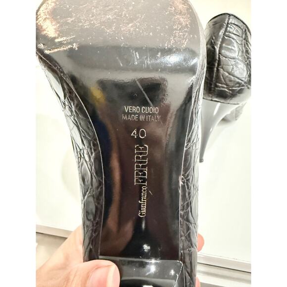 Vintage Gianfranco Ferre Textured Leather Peep Toe Pumps Black Womens 40/US 9.5 - Picture 5 of 6